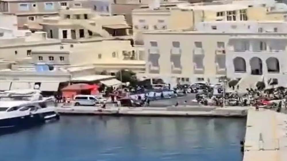 ग्रीस ने इजरायली जहाज को रोका, 1600 यात्रियों के साथ बदलना पड़ा रूट