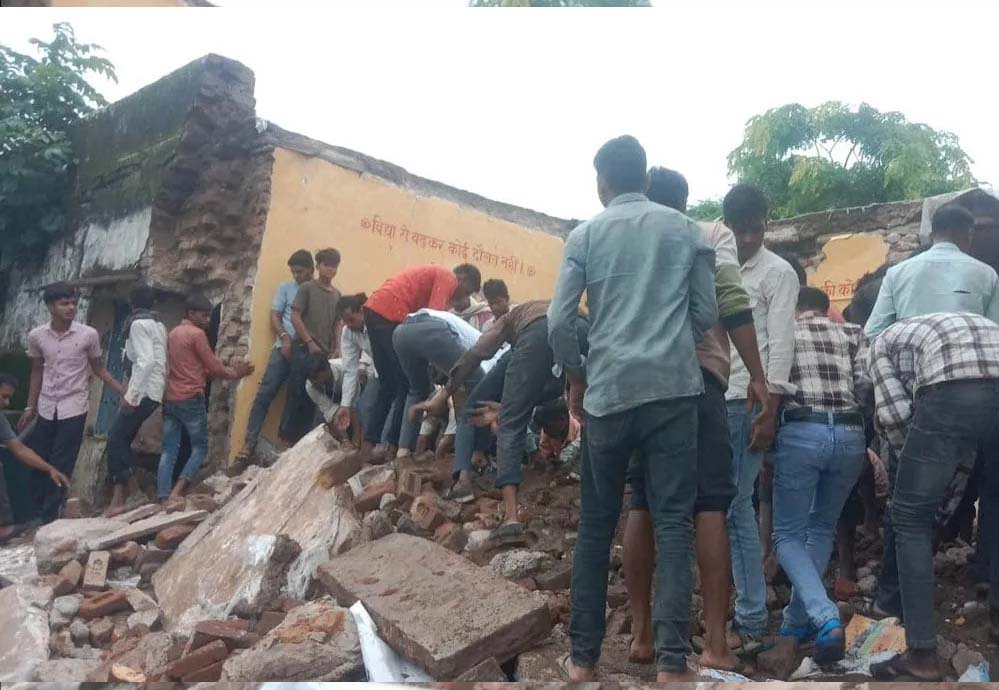 राजस्थान: झालावाड़ में गिरी सरकारी स्कूल की छत, कई बच्चे दबे, 4 की मौत