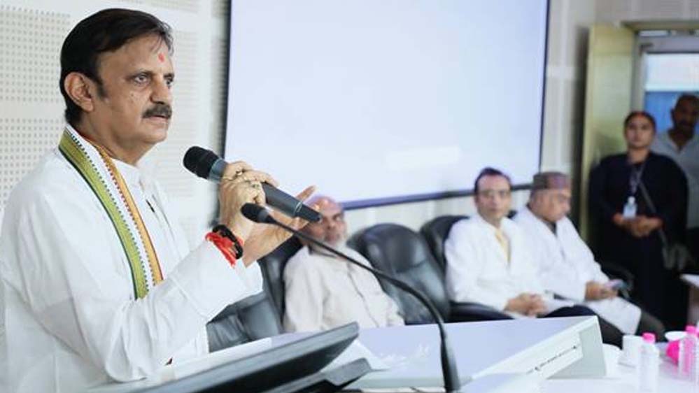 हिन्दी माध्यम से एम.बी.बी.एस. की पढ़ाई से मरीजों के इलाज में सुगमता होगी : उप मुख्यमंत्री शुक्ल