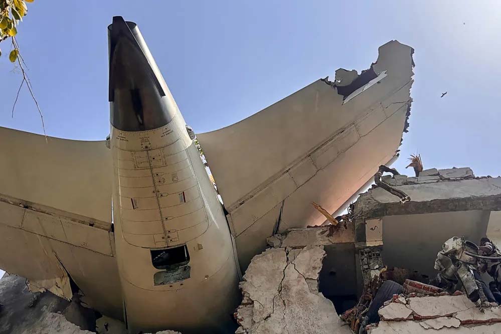 अहमदाबाद एयर इंडिया का बड़ा फैसला: प्लेन क्रैश पीड़ितों के 166 परिवारों को 25 लाख का मुआवजा