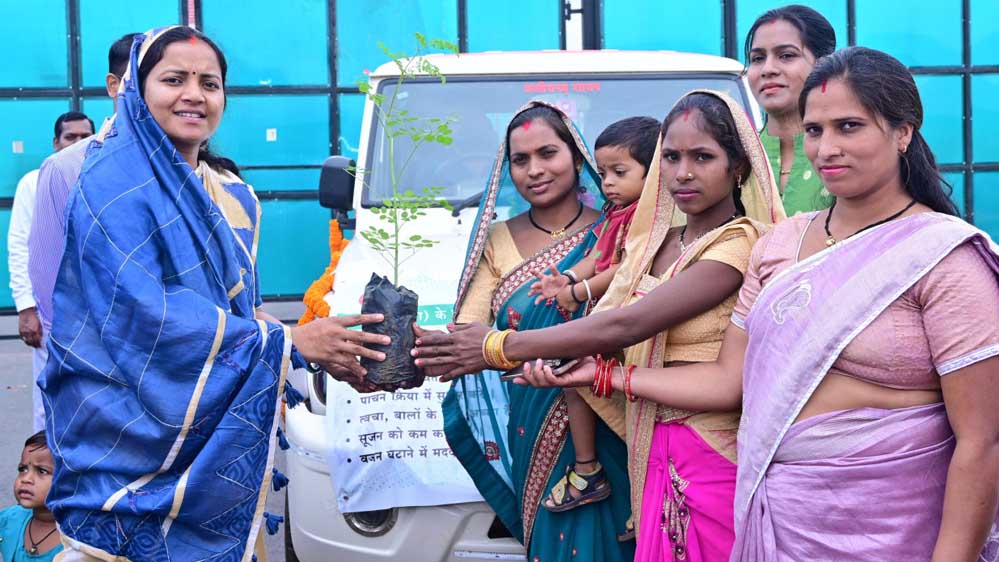 रायपुर : मंत्री श्रीमती लक्ष्मी राजवाड़े ने ‘मोर गोठ ल सुनगा, हर घर मुनगा अभियान’ का किया शुभारंभ