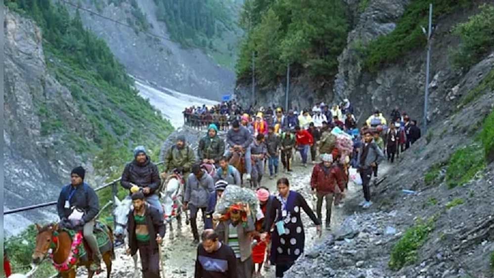 अमरनाथ यात्रा पर रवाना हुआ  भक्तों का पहला जत्था, आज पहला ग्रुप करेगा बाबा बर्फानी का दर्शन