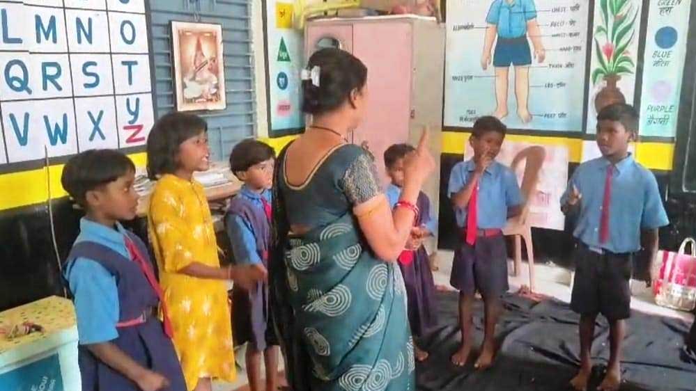रायपुर : युक्तियुक्तकरण से बदली तस्वीर : पतरापारा महलोई प्राथमिक शाला में पढ़ाई को मिली रफ्तार