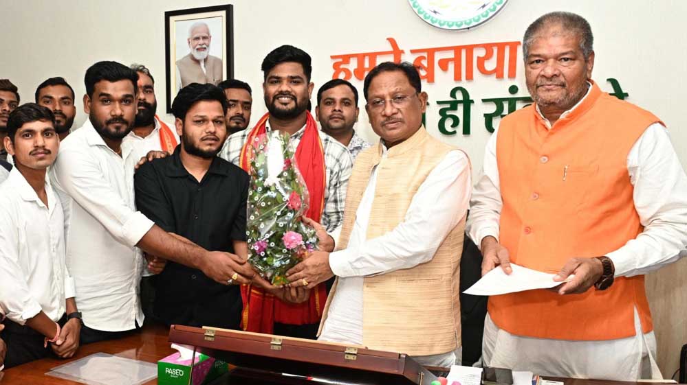 मुख्यमंत्री साय से रजक समाज के प्रतिनिधि मंडल ने की सौजन्य भेंट, राज्य स्तरीय युवा सम्मेलन में शामिल होने का दिया आमंत्रण