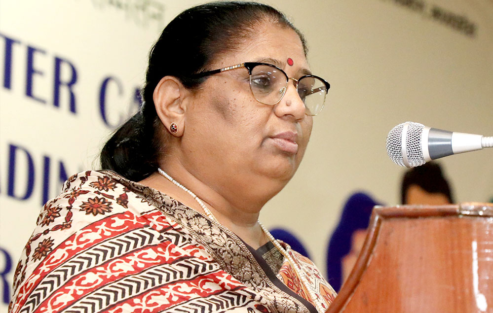 पोषण ट्रेकर ऐप का प्रशिक्षण निचले अमले को अवश्य दें, अधिकारी करें मॉनिटरिंग : मंत्री सुश्री भूरिया