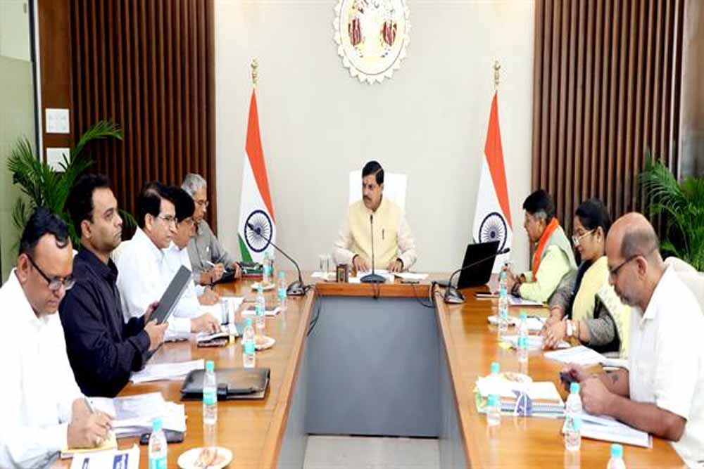 नगरीय क्षेत्रों में झुग्गी बस्तियों के विस्तार को नियंत्रित करने कार्य-योजना बनाई जाए : मुख्यमंत्री डॉ. यादव