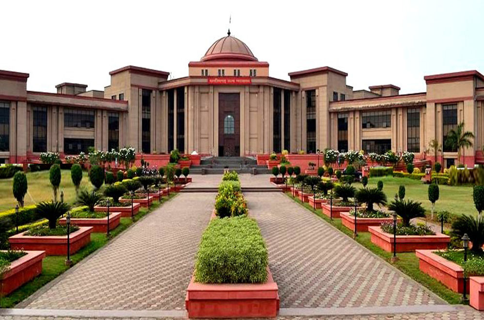 छत्तीसगढ़ में एक साथ दो कोर्स करने वाले छात्रों को HC से बड़ा झटका, कहा- परीक्षा कार्यक्रम बदलवाने का नहीं है अधिकार