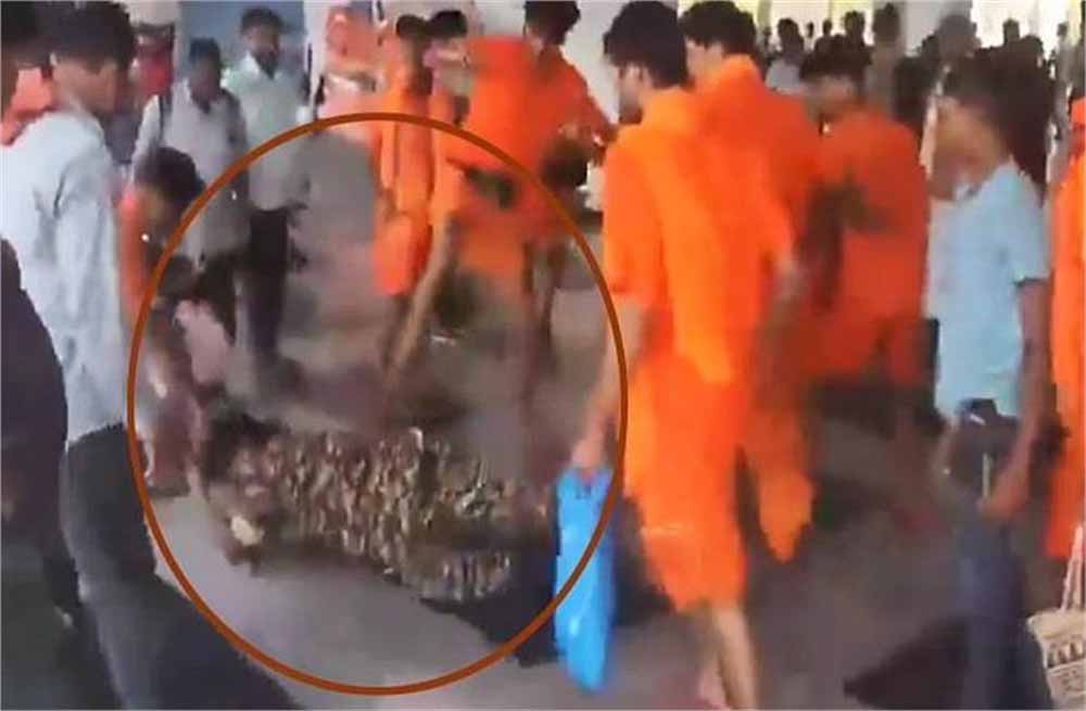 कांवड़ियों का कहर: ड्यूटी पर जा रहे CRPF जवान से मारपीट, FIR दर्ज