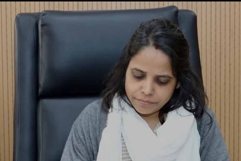 कलेक्टर नेहा ने मारव्या पत्रकारों के बिना अनुमति कलेक्ट्रेट में प्रवेश को प्रतिबंधित कर दिया था, अब लिया यू-टर्न