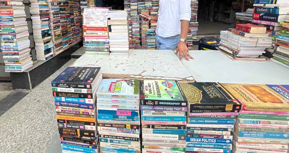 राष्ट्रीय पुस्तक न्यास का रीडिंग केन्द्र न्यू मार्केट टी.टी. नगर में