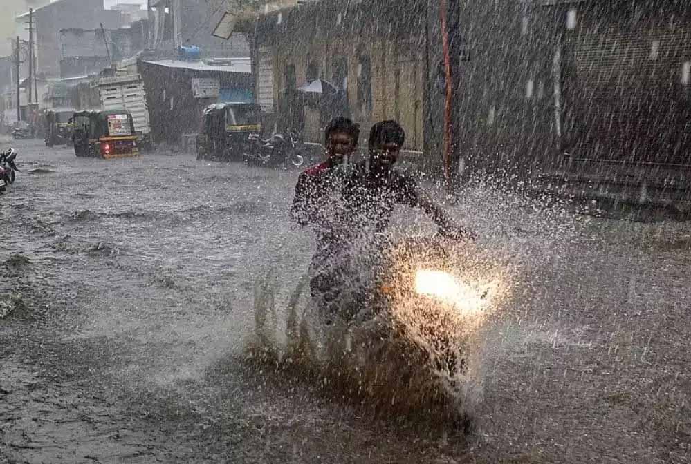 एमपी के 30 जिलों आज भारी बारिश की चेतावनी, भोपाल, जबलपुर-ग्वालियर में सबसे ज्यादा असर; 24 घंटे में 8 इंच तक पानी गिरेगा