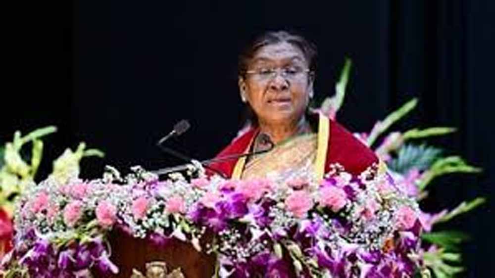 मुख्यमंत्री योगी बिना थके, बिना रुके कार्य कर रहे हैं, डॉक्टर व नर्स को भी ऐसा ही बनना होगाः राष्ट्रपति