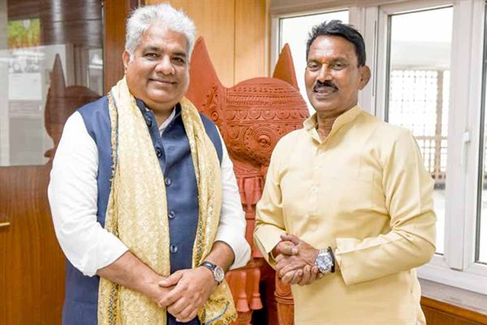 जल संसाधन मंत्री सिलावट ने केंद्रीय पर्यावरण एवं वन मंत्री यादव से की भेंट