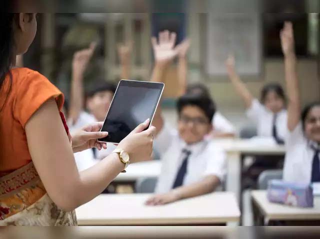 यूपी में 7466 शिक्षकों की भर्ती शुरू: पहली बार होगी प्रीलिम्स और मेंस परीक्षा