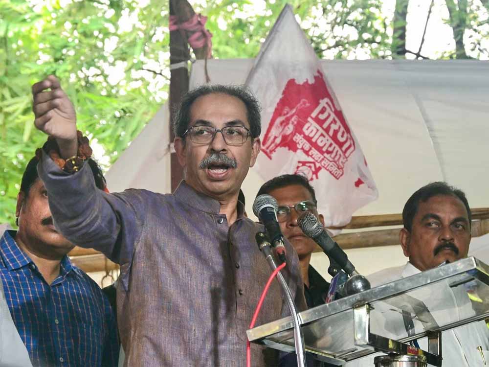 मुंबई को अलग करने वालों के टुकड़े करेंगे: भाषा विवाद पर गरजे उद्धव ठाकरे