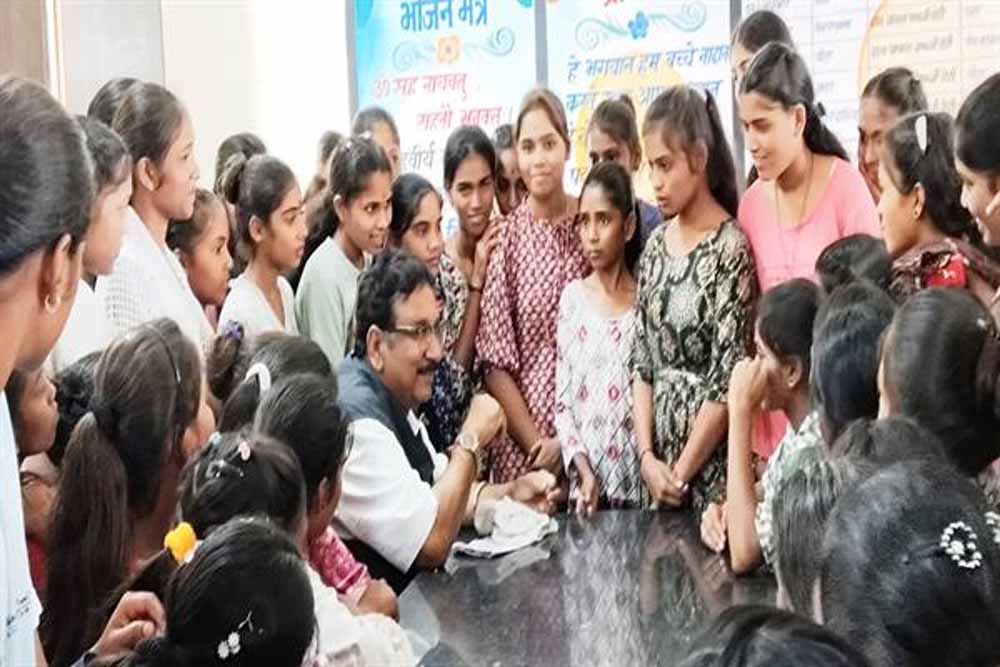 विद्यार्थियों के लिए सरकार सभी सुविधाएँ उपलब्ध करायेगी : मंत्री डॉ. शाह