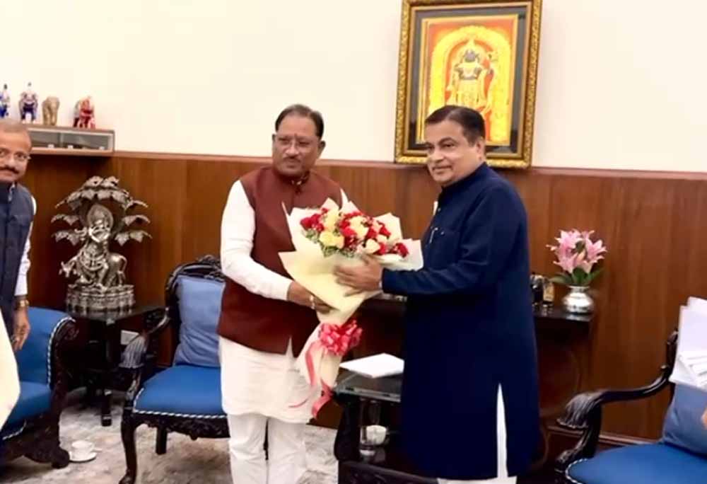 राज्य की सड़कों और विकास योजनाओं पर चर्चा करने आज शाम केंद्रीय मंत्री नितिन गडकरी से मिले मुख्यमंत्री विष्णुदेव साय