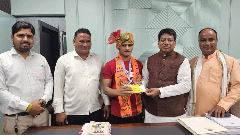 कुश्ती में गोल्ड जीतने वाले पृथ्वीराजसिंह का भव्य स्वागत, विधायक ने दी 5100 की सम्मान राशि