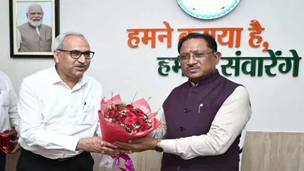 CM से मिले BSP निदेशक चित्तरंजन महापात्र, भिलाई स्टील प्लांट को बताया विकास का स्तंभ