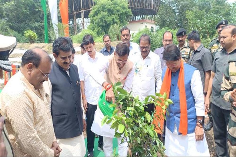 पर्यावरण संरक्षण के लिए इंदौर काम कर सकता है तो देश के अन्य शहर क्यों नहीं : रक्षा राज्य मंत्री सेठ