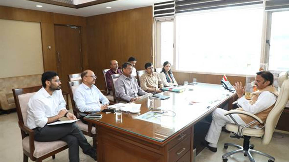 बॉण्ड डॉक्टर्स की कार्यस्थल में उपस्थिति सुनिश्चित की जाए : उप मुख्यमंत्री शुक्ल