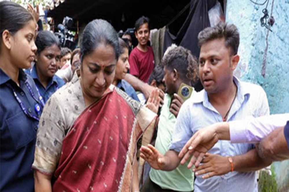 दिल्ली: CM रेखा गुप्ता पर हमला, BJP ने बताया- हाथ पकड़कर खींचने की कोशिश, सिर पर लगी चोट