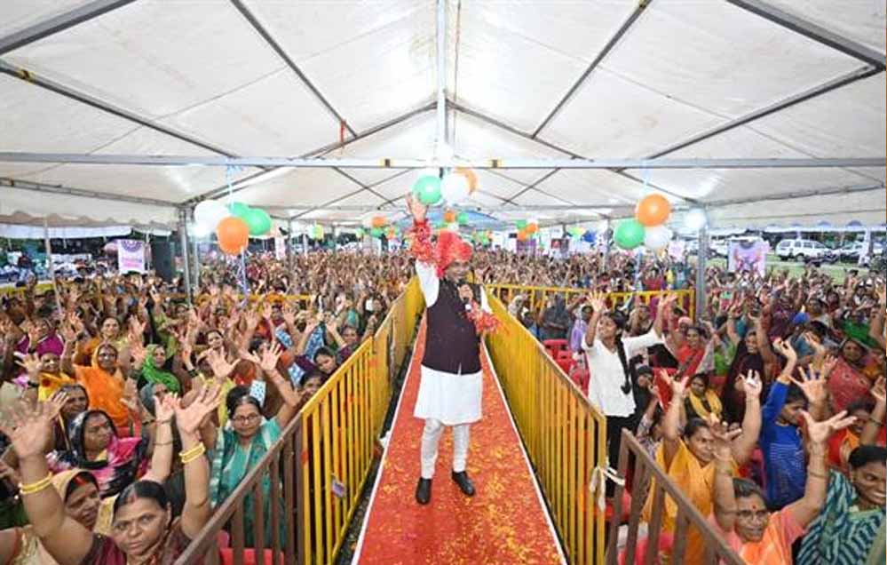 नरेला रक्षाबंधन उत्सव: मंत्री सारंग को रिकॉर्ड 1 लाख 84 हज़ार 632 बहनों ने बांधे रक्षा-सूत्र