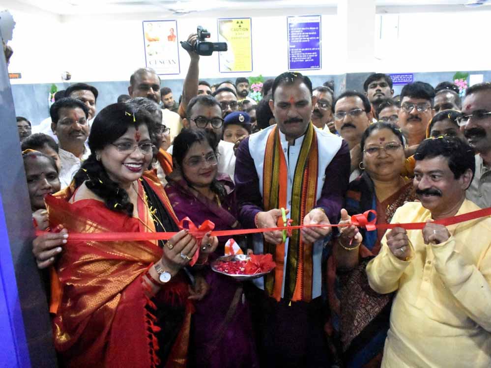 रायपुर : स्वास्थ्य मंत्री श्याम बिहारी जायसवाल ने जिला चिकित्सालय बालोद में सीटी स्कैन मशीन का किया शुभारंभ