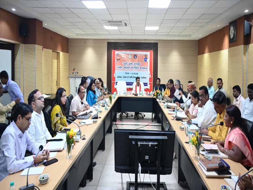 रायपुर : पूर्ण ग्राम सुराज और स्वावलम्बन की दिशा में नया संकल्प: उपमुख्यमंत्री विजय शर्मा की अध्यक्षता में कार्यशाला सम्पन्न