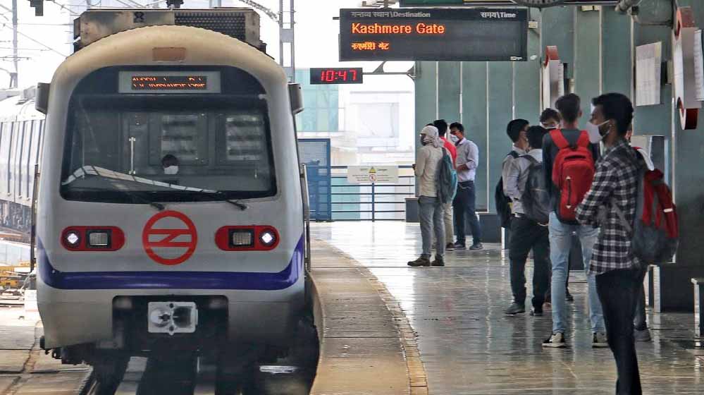 दिल्ली मेट्रो का किराया बढ़ा, लंबी यात्रा के लिए अब देना होगा 64 रुपये