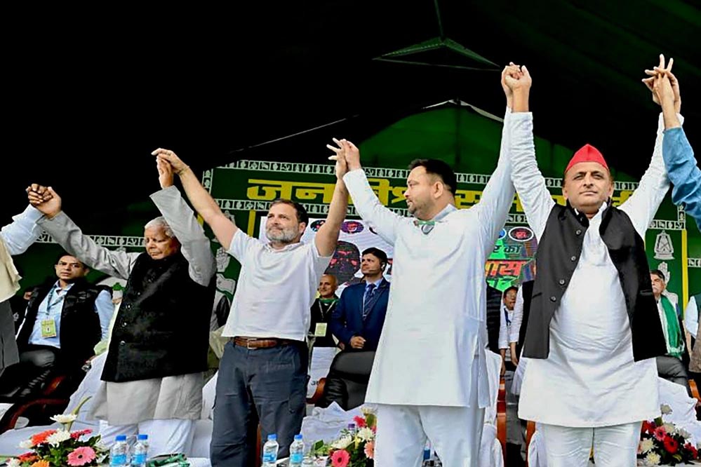 SIR पर सन्नाटा! विपक्ष ने क्यों सिले अपने होंठ! हंगामा तो बहुत किया… लेकिन  खामोशी