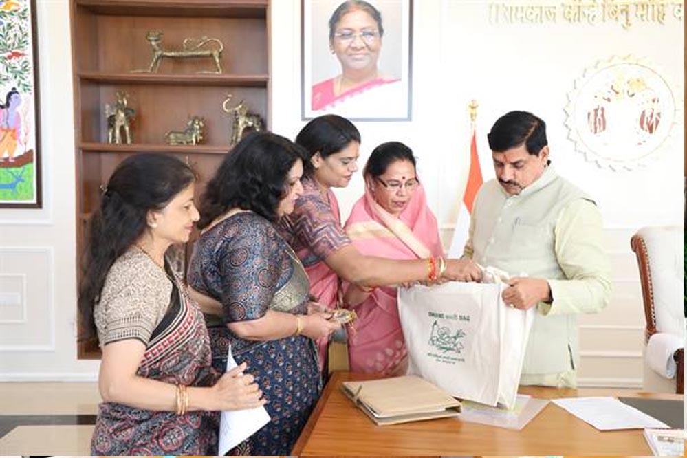 मुख्यमंत्री डॉ. यादव से पर्यावरण प्रेमियों ने की भेंट