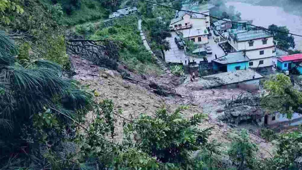 थराली में भयंकर बारिश के बाद मलबा फैलने से युवती की मौत