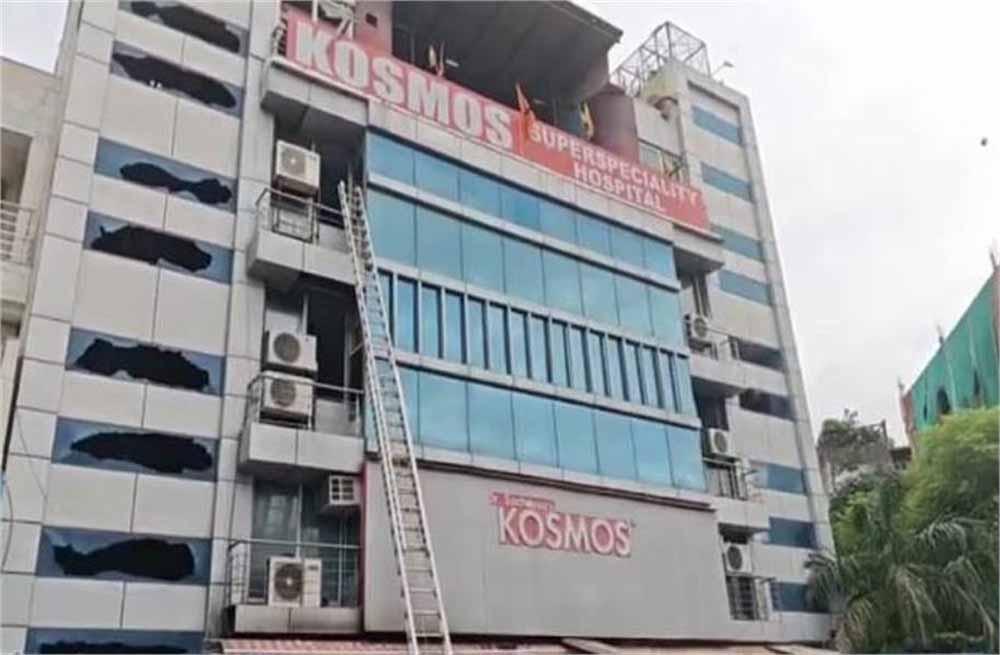 दिल्ली के अस्पताल में लगी भीषण आग, एक कर्मचारी की मौत; मरीजों को शीशा तोड़कर बचाया गया