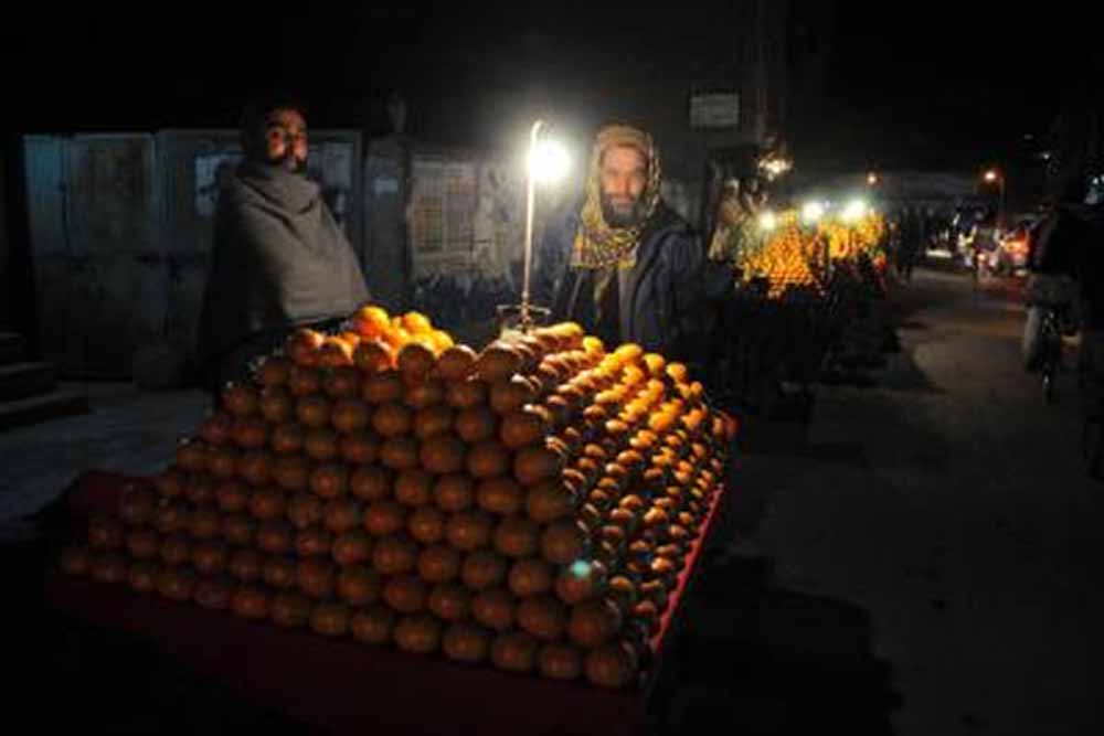 पाकिस्तान: कराची में 50 घंटे बिजली कटौती के खिलाफ भारी विरोध प्रदर्शन