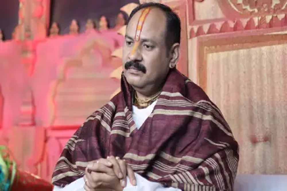 कुबरेश्वर धाम के पंडित प्रदीप मिश्रा पर बढ़ा कानूनी संकट, कोर्ट में दायर हुआ मामला