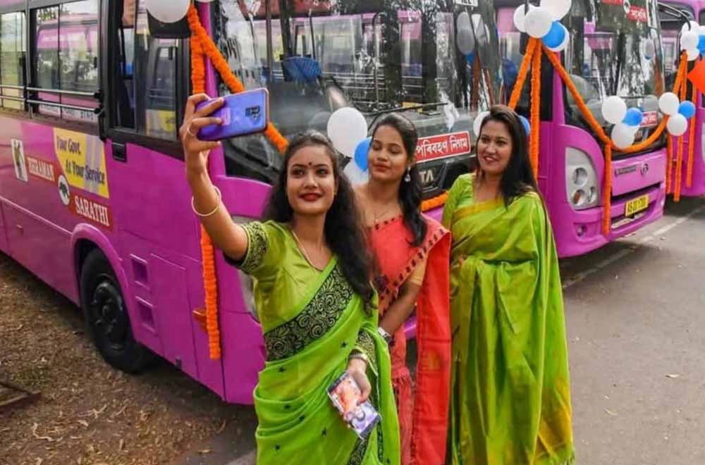 बिहार की महिलाओं को बड़ी सौगात, अगले महीने से दौड़ेंगी 80 पिंक बसें