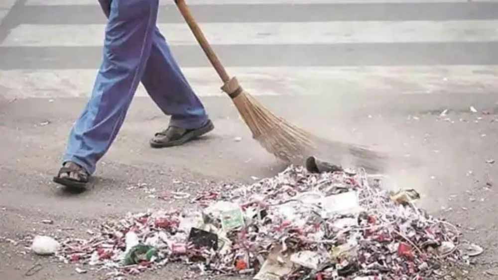 स्वतंत्रता दिवस पर रेलवे स्टेशनों पर सफाई की धूम, नुक्कड़ नाटकों से बढ़ाई जागरूकता