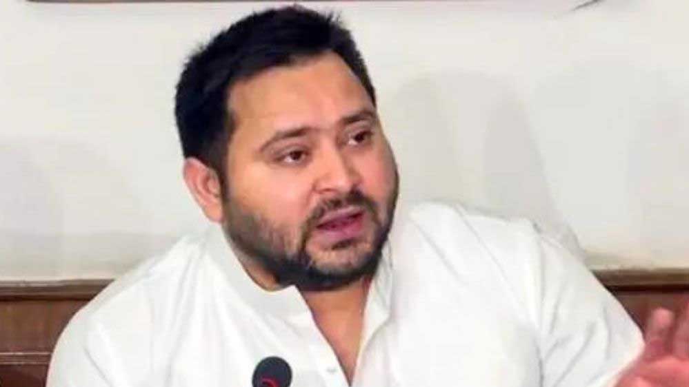 तेजस्वी पर दो वोटर ID रखने का आरोप, FIR दर्ज – चुनाव आयोग का नोटिस भी जारी