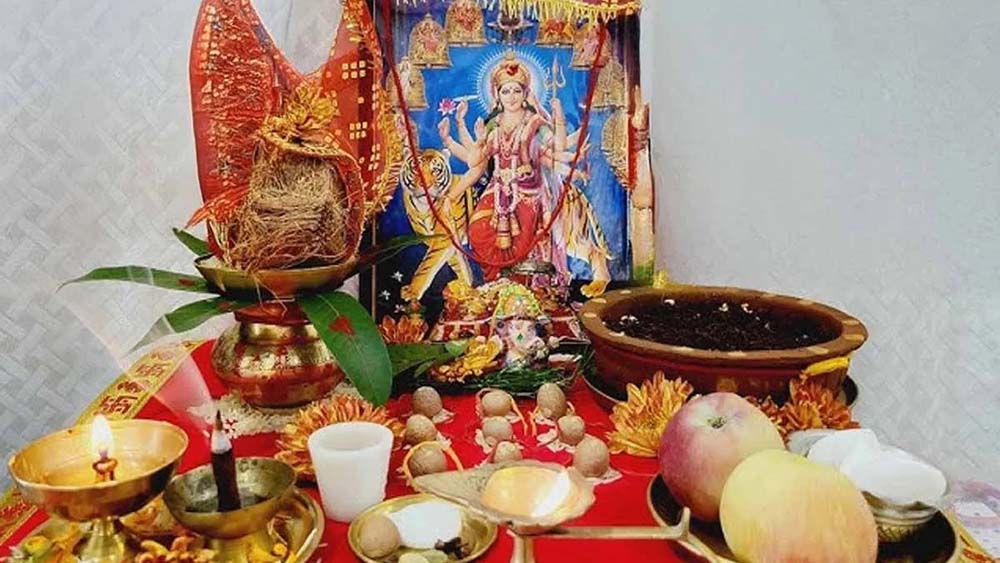 नवरात्रि पूजा के लिए खास: जली बाती, नारियल और कलश का सही तरीका