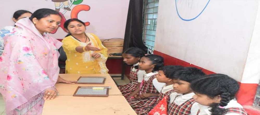 रायपुर : मंत्री श्रीमती राजवाड़े ने दिव्यांग बच्चों से की आत्मीय मुलाकात