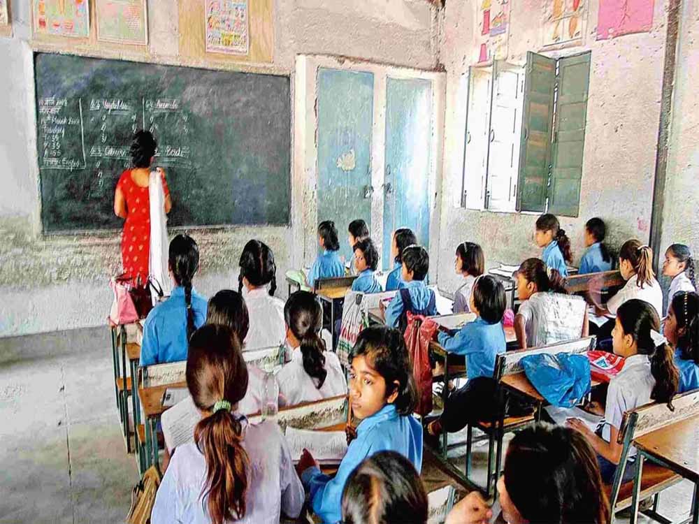 छत्तीसगढ़ में 10,538 शालाओं का युक्तियुक्तकरण पूर्ण – 16,165 शिक्षक एवं प्राचार्य हुए समायोजित