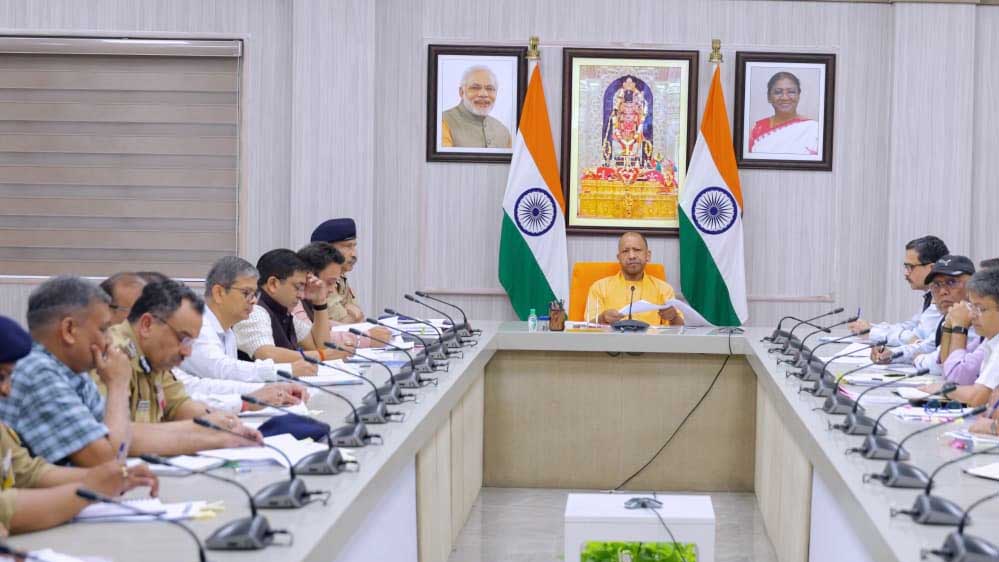 हर्ष उल्लास के साथ मने आगामी पर्व-त्योहार, लोगों की सुरक्षा, सुविधा का रखें पूरा ध्यान- मुख्यमंत्री