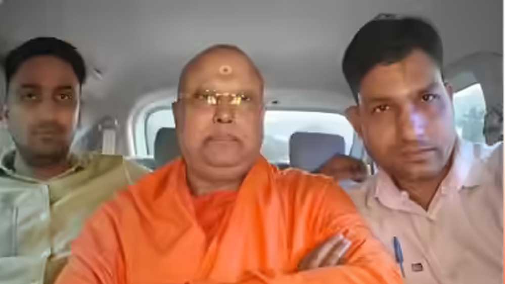 ‘मां-बाप’ की पहचान भी झूठी! स्वामी चैतन्यानंद की असली कहानी आई सामने