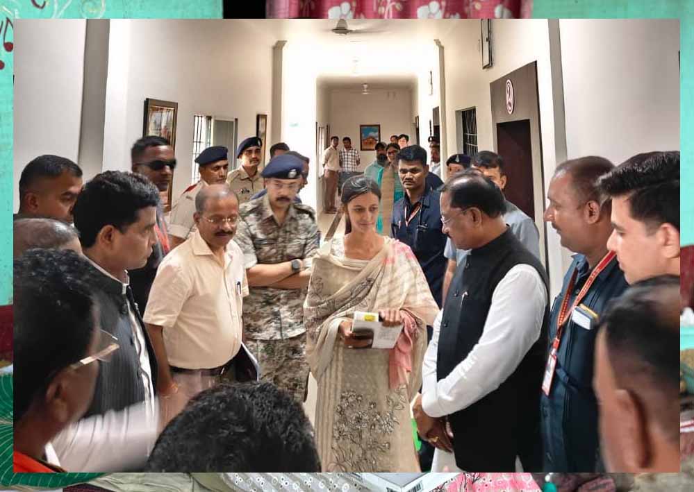 रायपुर : बाढ़ में बही पुस्तकें, टेबलेट भी हुआ खराब, पर नहीं रुकेगी पूनम की प्रतियोगी परीक्षा की तैयारी