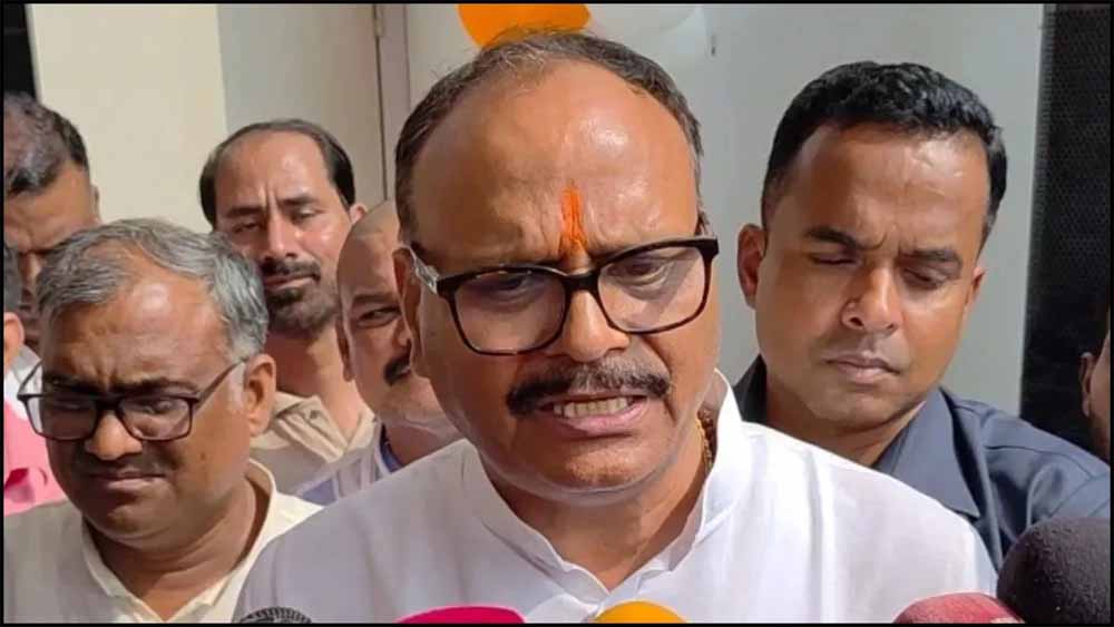 ‘सत्ता के लिए तड़प रहे राहुल गांधी’, कांग्रेस और सपा पर UP डिप्टी सीएम का हमला