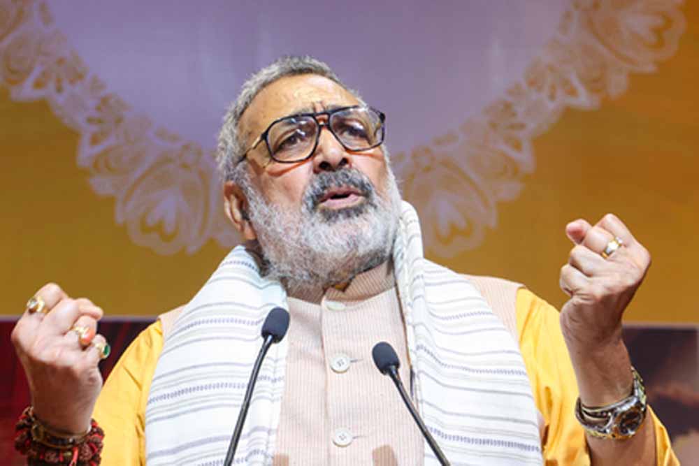 गिरिराज सिंह का हमला: कांग्रेस और तेजस्वी यादव झूठ फैला रहे, NDA कर रही विकास