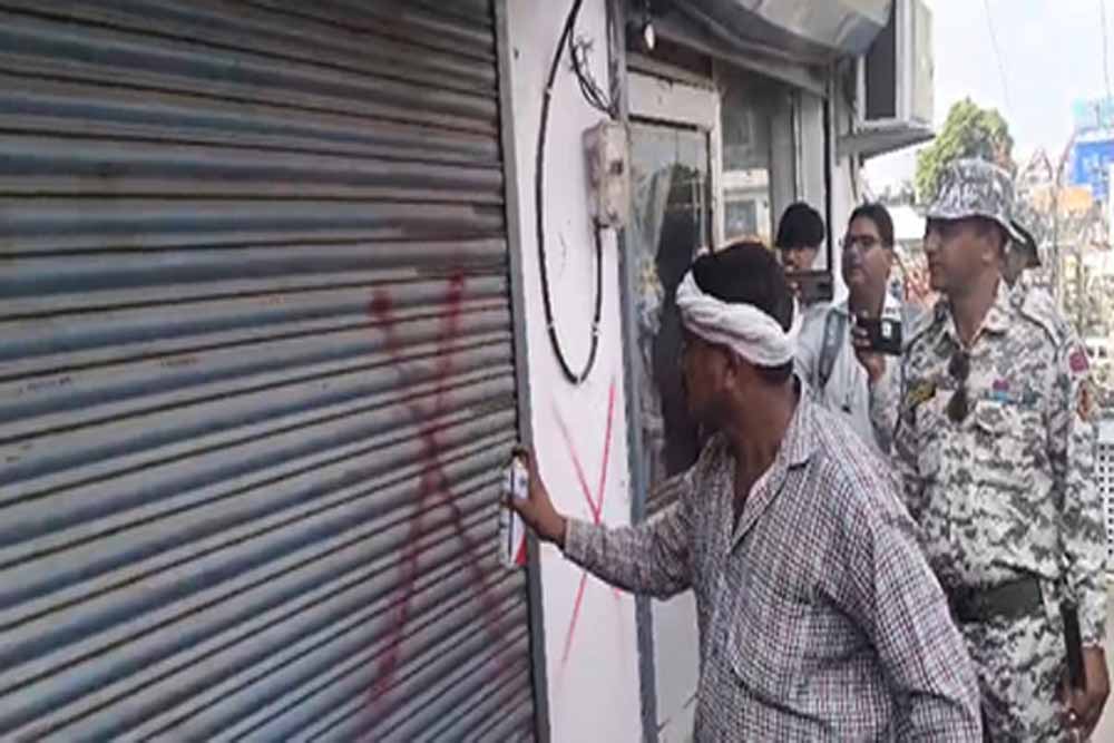 बरेली पोस्टर विवाद: नगर निगम की बड़ी कार्रवाई, 38 दुकानों पर गिरी गाज