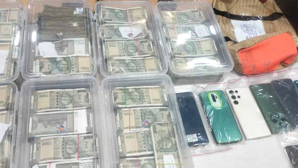 एक साल की तफ्तीश के बाद बड़ी कामयाबी: 32 खाते फ्रीज, 6 ठग गिरफ्तार, 40 लाख कैश बरामद