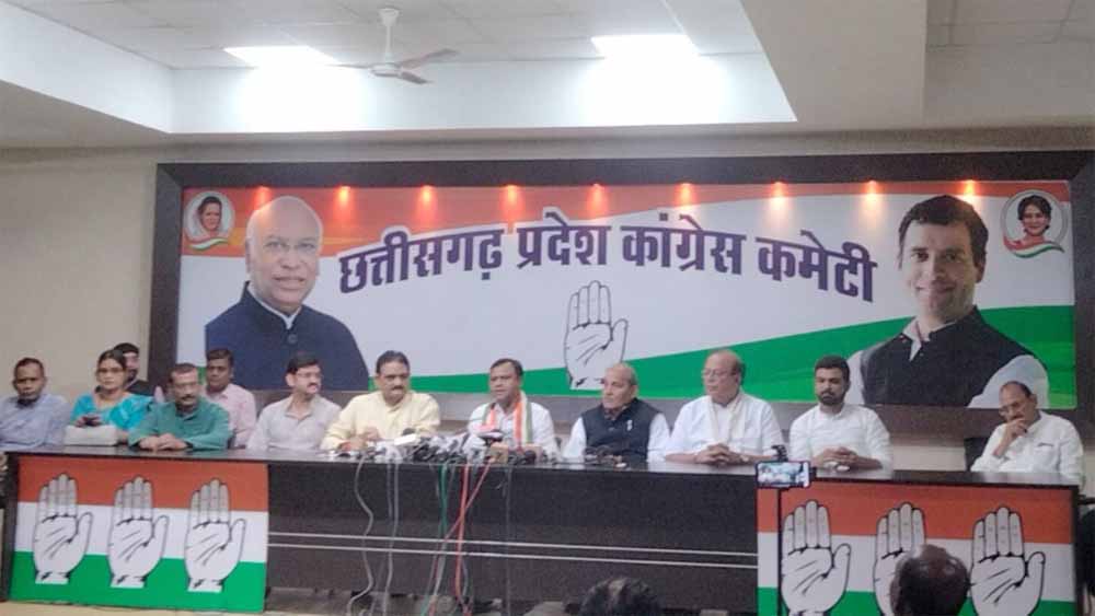 PM मोदी के छत्तीसगढ़ दौरे पर सियासत गर्माई: PCC चीफ बैज के 21 सवालों से बढ़ी हलचल